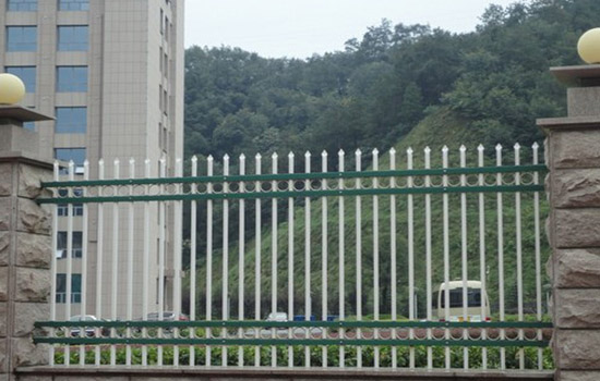 四横杠锌钢护栏